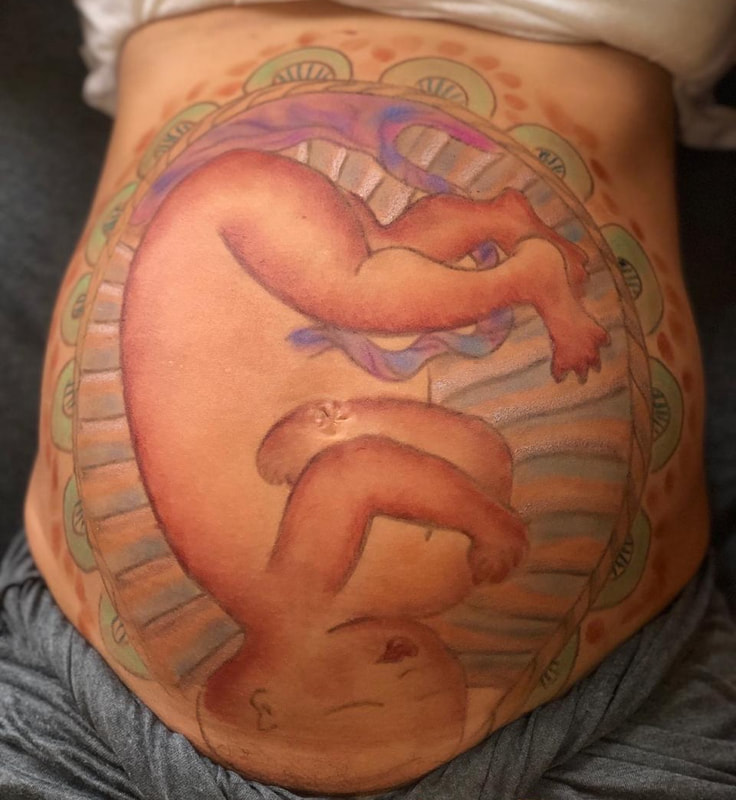 Natural Ultrasound is a technique created by Mexican Midwife Naoli Vinaver in 1992. Belly painted by Naoli Vinaver. Close up photo by Naoli Vinaver