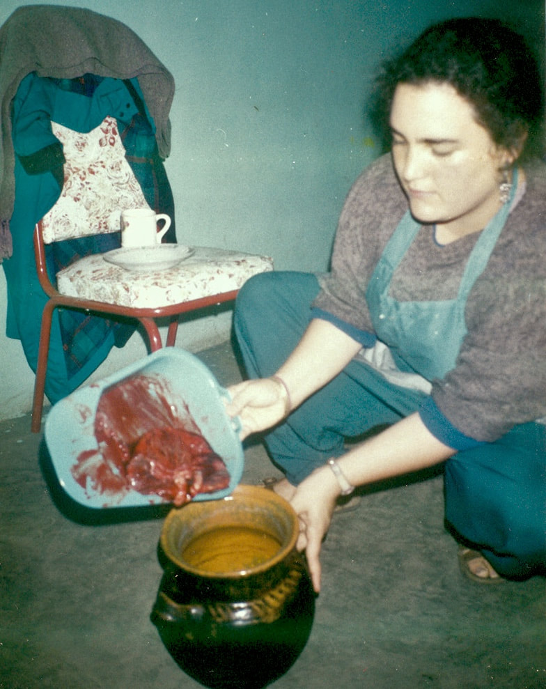 Naoli Vinaver handling a placenta and storing it in a ceramic recipient.