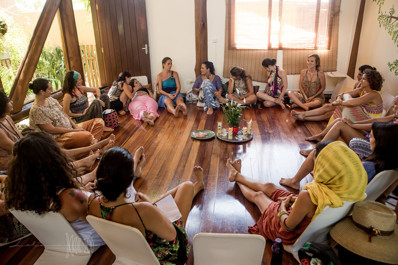 Women's circle class at Art of Birth workshop by Naoli Vinaver. Photo by Lela Beltrão.