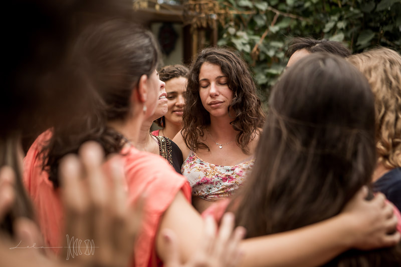 Women's circle at Art of Birth workshop by Naoli Vinaver.  Photo by Lela Beltrão.