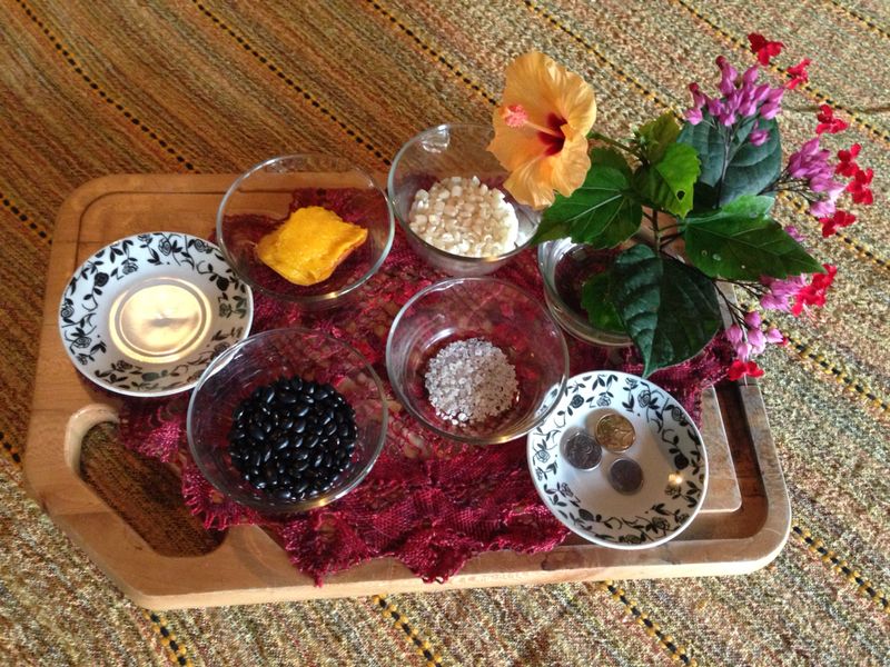 Mexican postpartum workshop by Naoli Vinaver. Beautiful arrangement tray for Placenta burial ceremony.